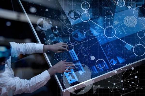 文科生轉(zhuǎn)戰(zhàn)計算機硬件開發(fā) 機遇、挑戰(zhàn)與建議